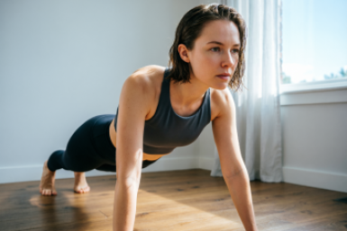 Трицепс дряблый — не качаю, а напрягаю: секрет подтянутых рук без веса и сложной техники